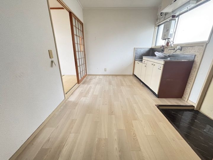 ビスタ岸部ハイツB棟の居間