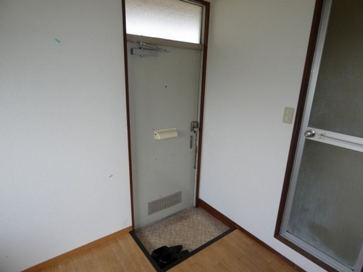 リバティアパートの玄関
