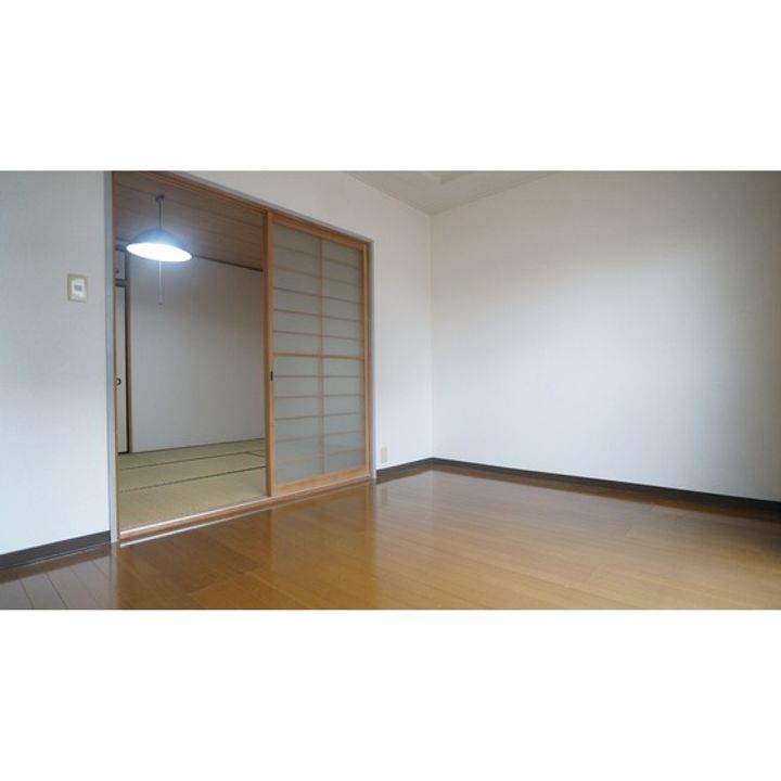 エレガントレーベン A棟の居間