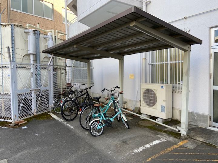 イーストヴィレッジマンションの地図