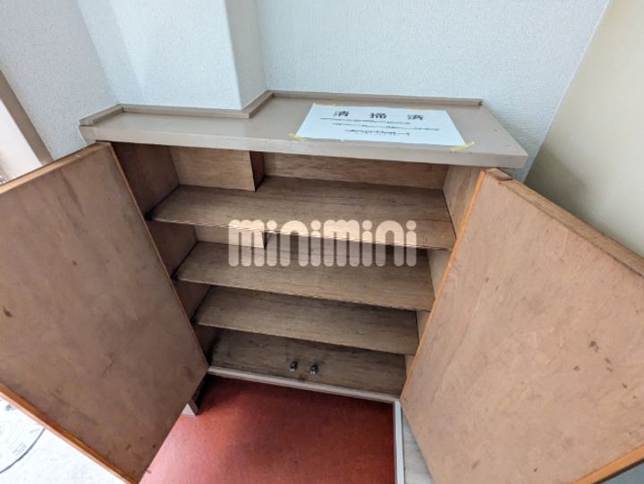 Y.Mニュータウンの玄関