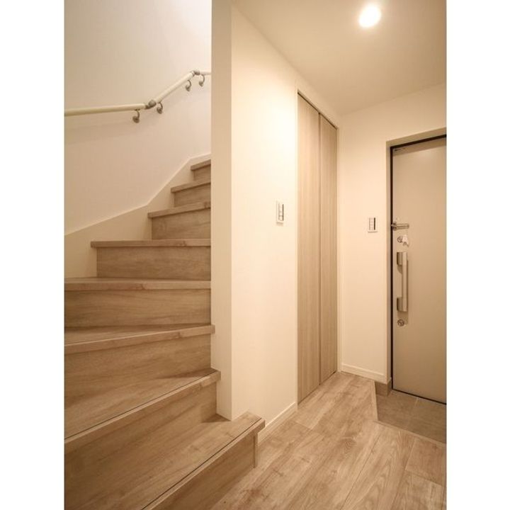 エクセラン旭町の玄関