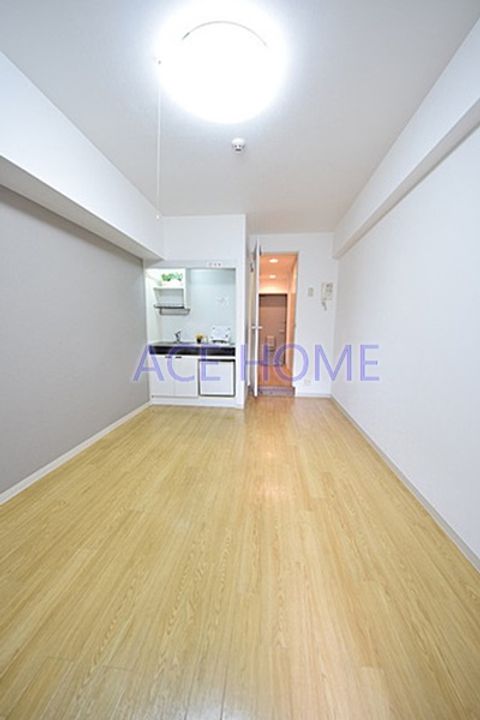 クリザンテーメ大手前の居間