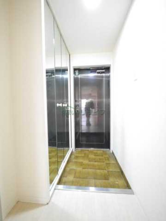 スカイコート市ヶ谷の玄関