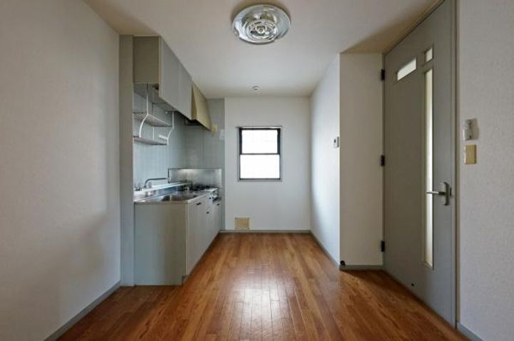 コーポラスクレストC棟の居間