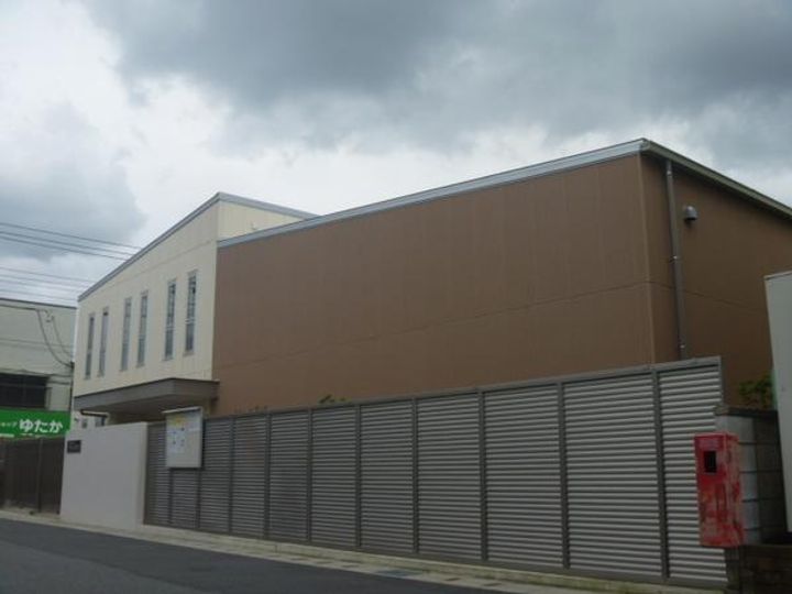 コーポラスクレストC棟の周辺