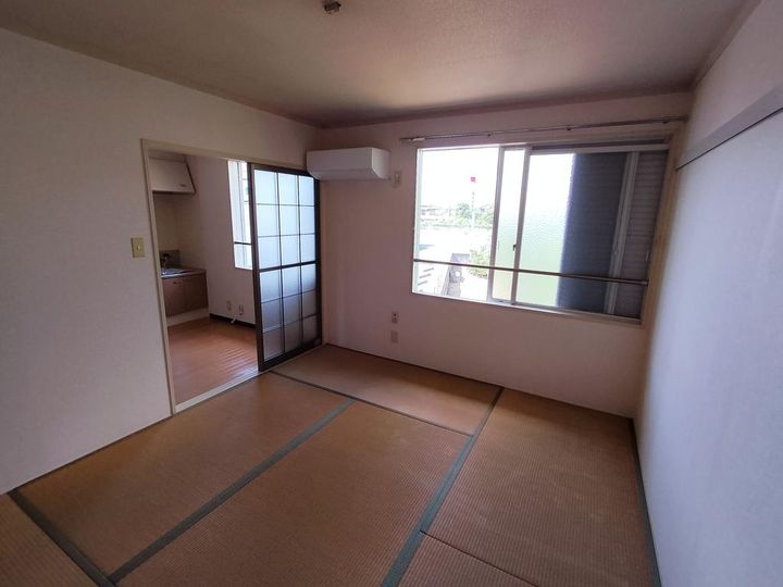 フレッシュハイツE棟の居間