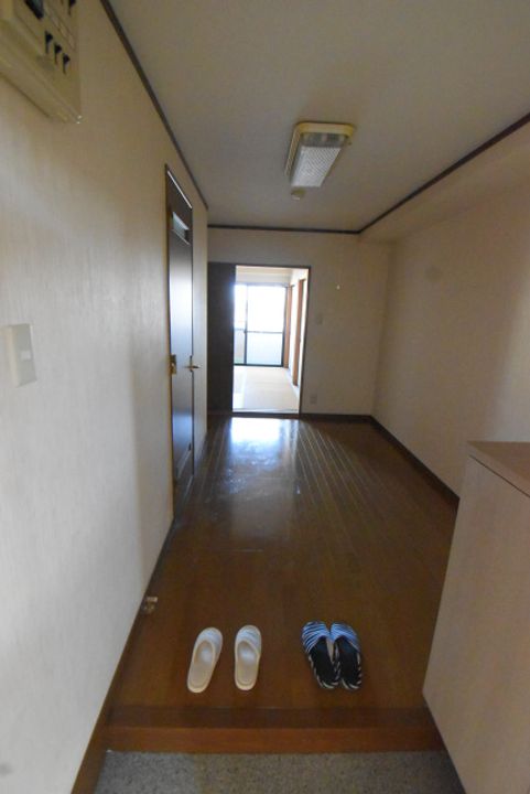 アイムビルの玄関