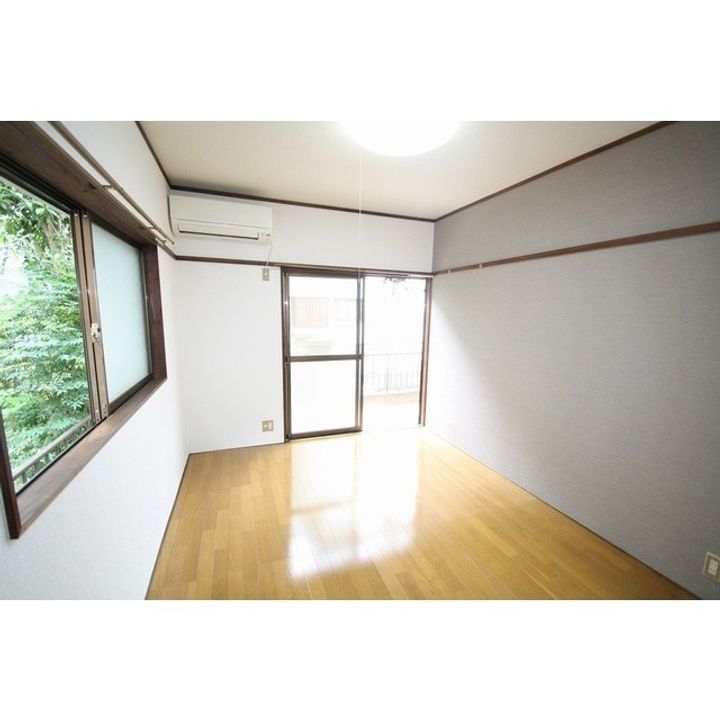 サンハイム妻田の居間