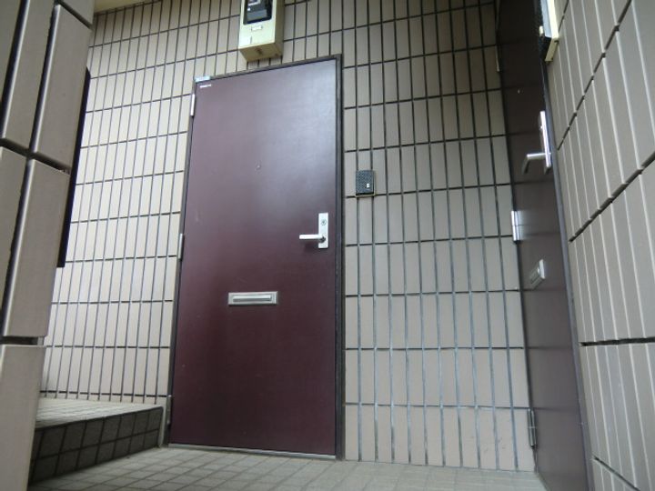村田マンションの玄関