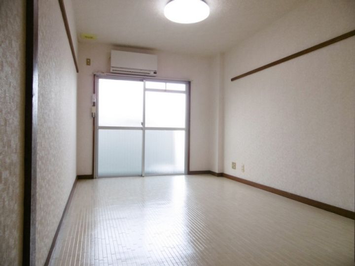 寿マンションの居間