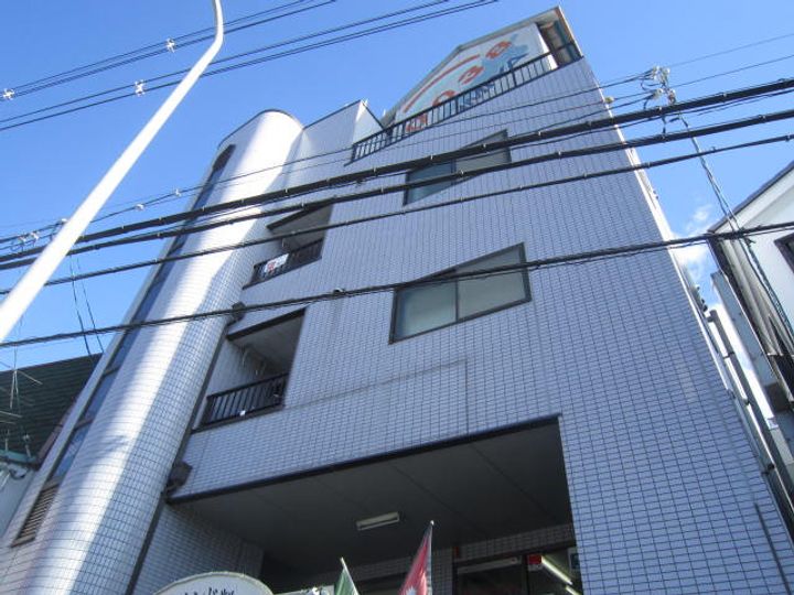 近江ビルの外観