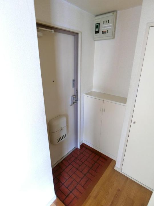 ホワイトシティの玄関