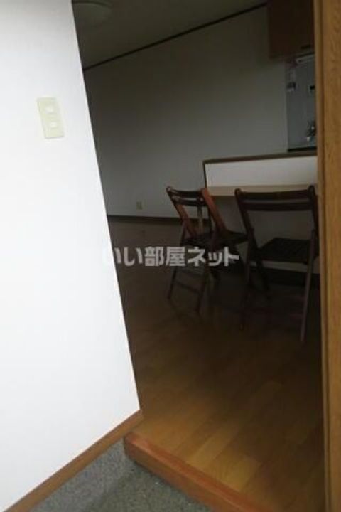 新潟県三条市南四日町4(アパート)の賃貸物件の玄関