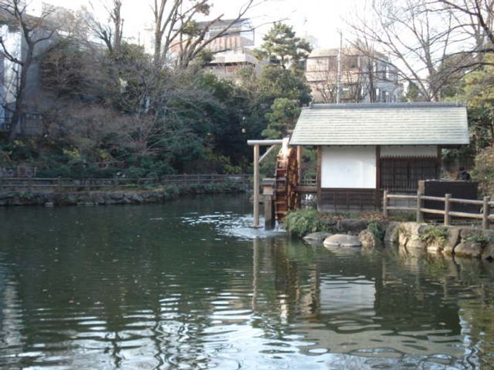 エムズ神泉の周辺