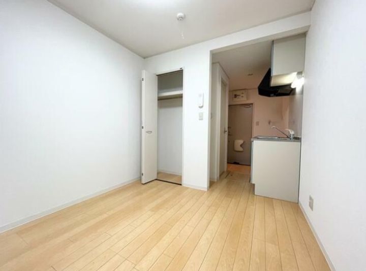 神奈川県横浜市鶴見区本町通2(アパート)の賃貸物件の居間