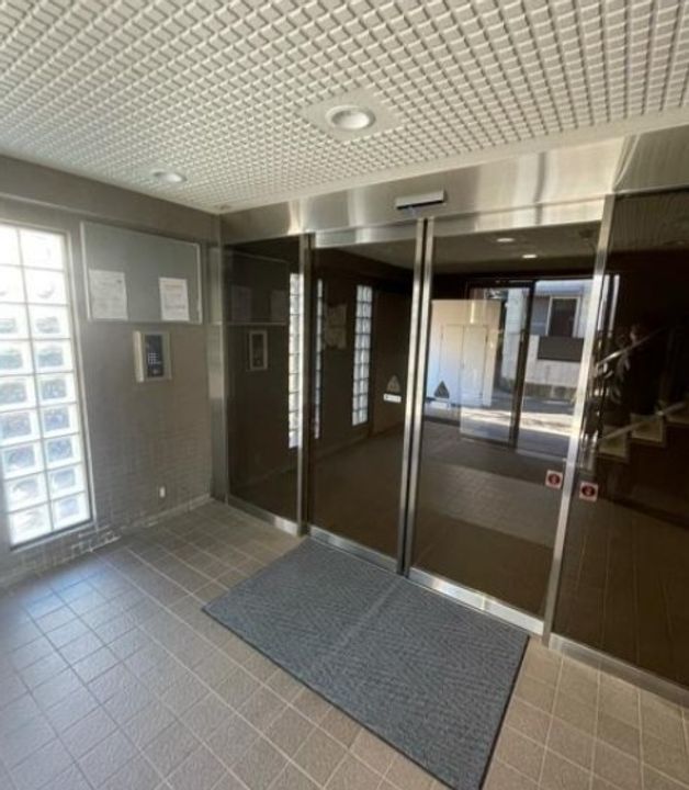 BES明大前コートの内装