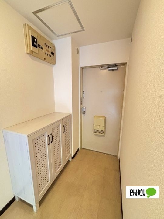 三山ビルの玄関