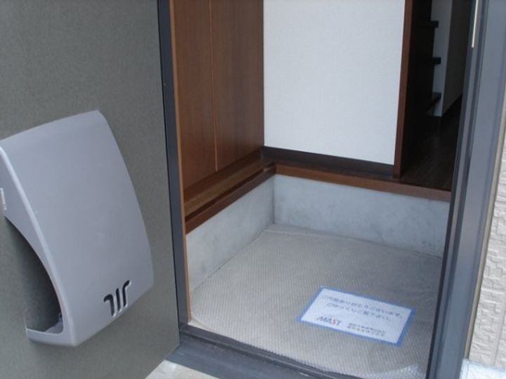 埼玉県草加市八幡町(一戸建)の賃貸物件の玄関