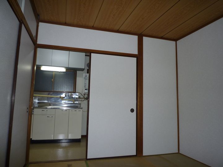 サンライズマンションの居間