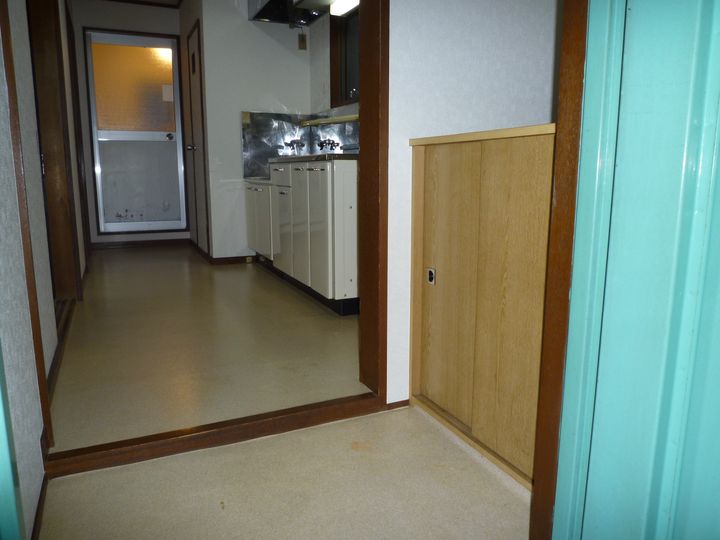 サンライズマンションの玄関