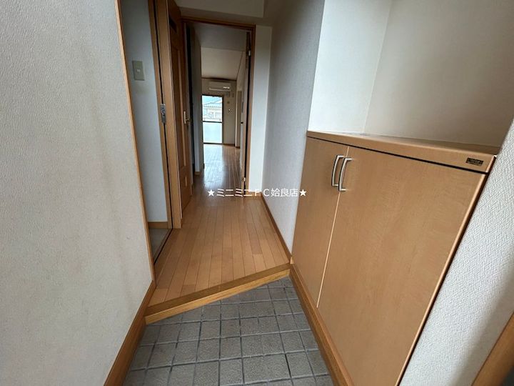 鹿児島県姶良市平松(マンション)の賃貸物件の玄関