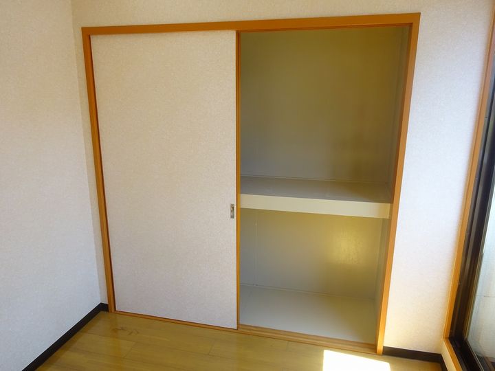 第一根岸ビルIIの内装