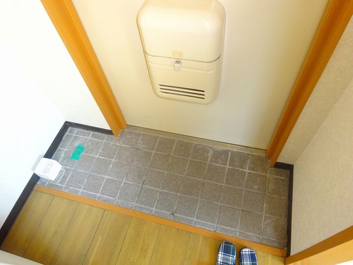 第一根岸ビルIIの玄関
