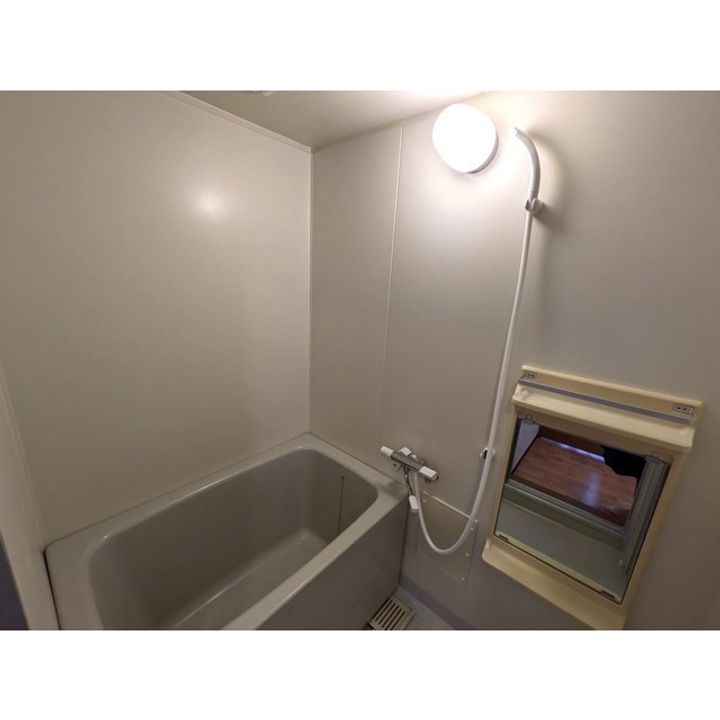 ヴィアーレ上荒屋IIの風呂