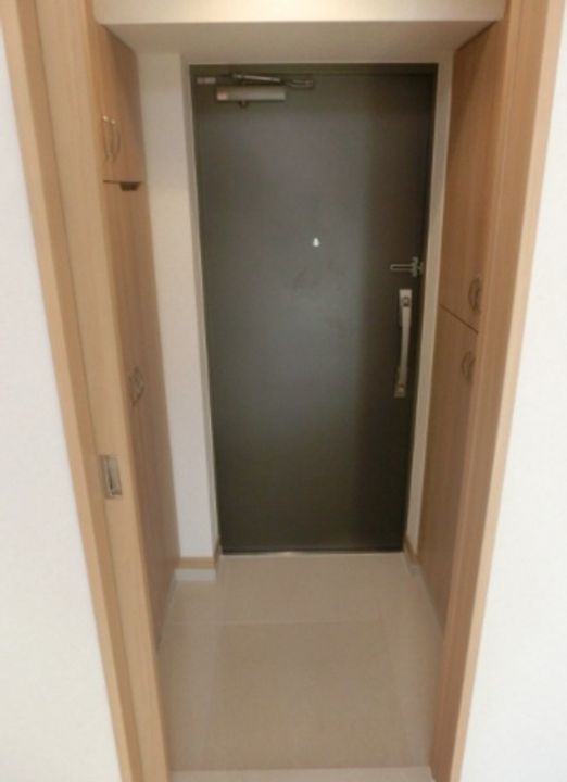 ルーブル都立家政伍番館の玄関