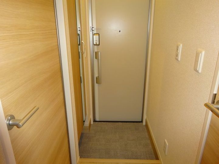 東京都江戸川区鹿骨5(アパート)の賃貸物件の玄関