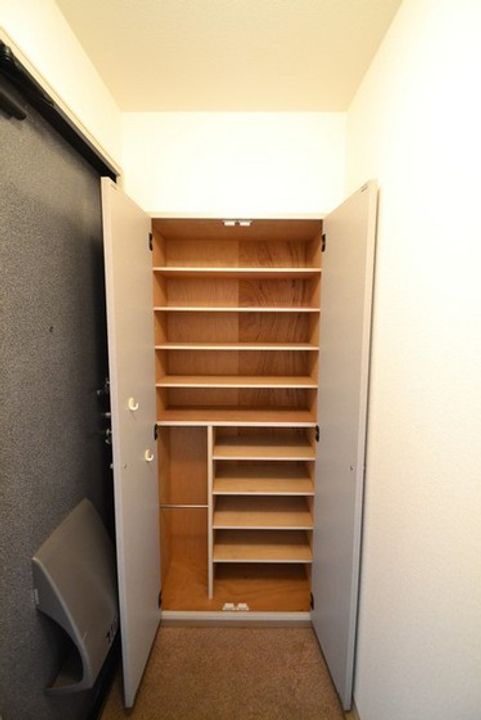 フレグランス中山上の玄関