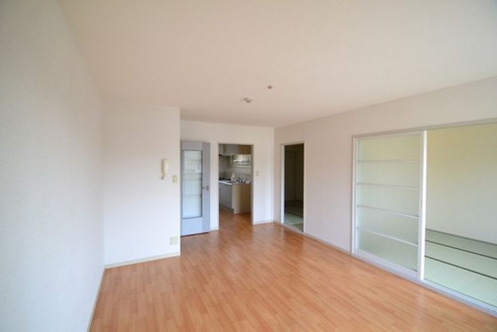 フレグランス中山上の居間