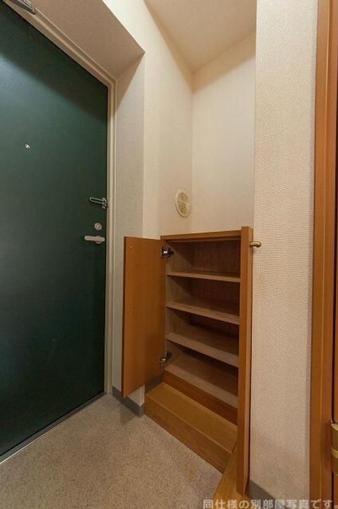 アルヴィラージュの玄関