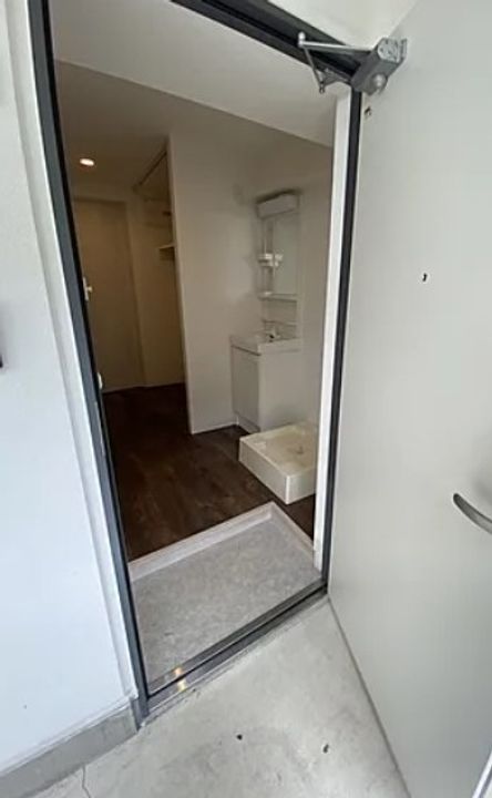 埼玉県川口市芝中田1(アパート)の賃貸物件の玄関