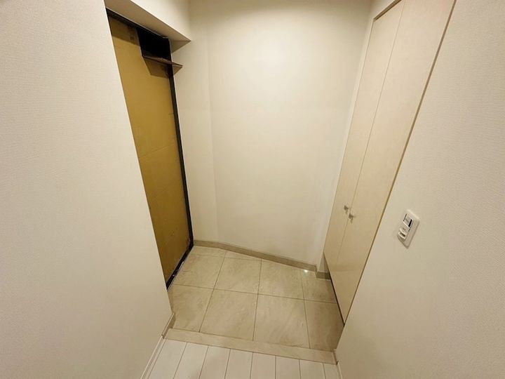 東京都足立区西新井1(マンション)の賃貸物件の玄関