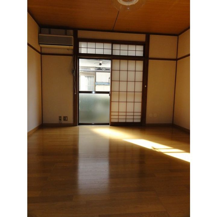 コーポAKIの居間