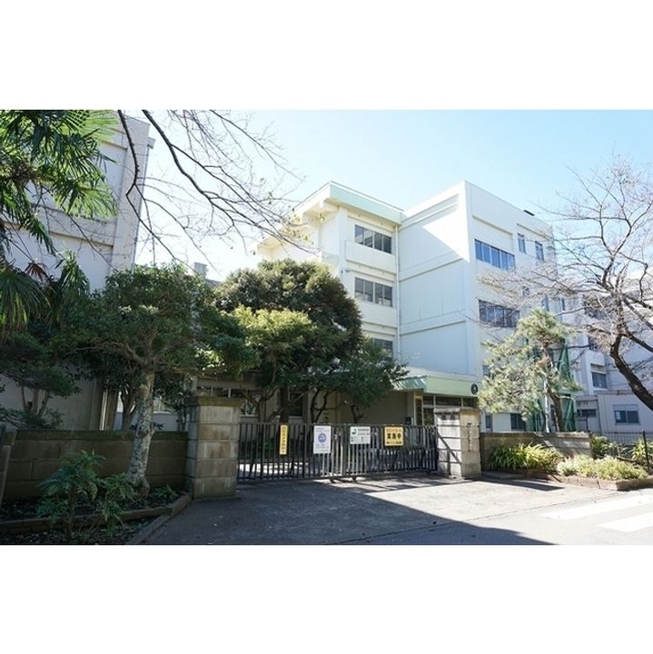 ファミーユいしのの周辺