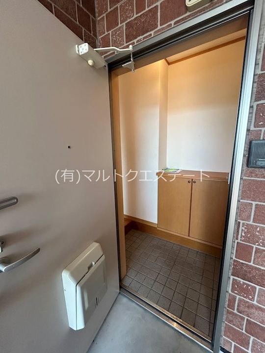 サンハイツ大明の玄関