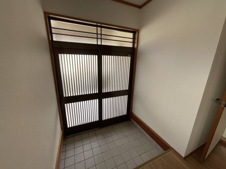 兵庫県三田市つつじが丘南3(一戸建)の賃貸物件の玄関