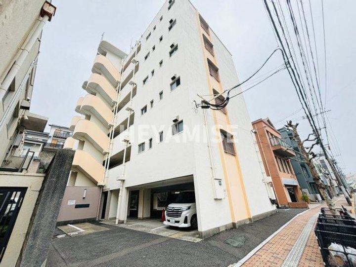 飽の浦マンションの外観