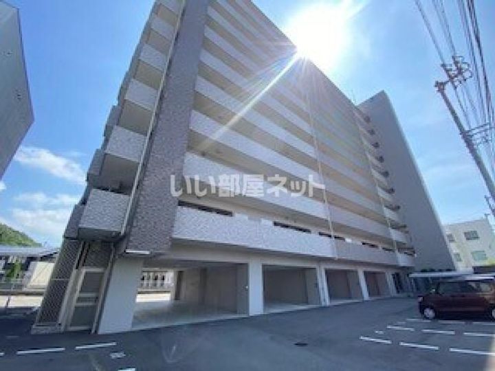 アルファスマート阿南駅西の外観
