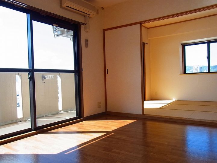 イースト倉吉壱号館の居間