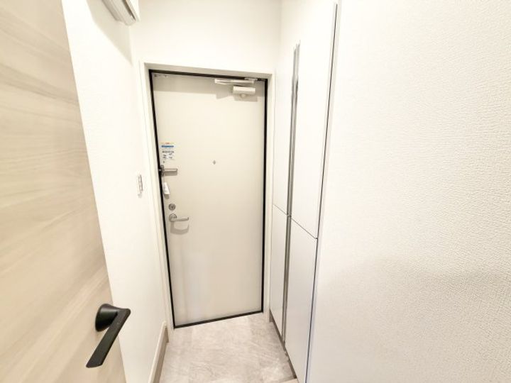 千葉県四街道市和良比(マンション)の賃貸物件の玄関