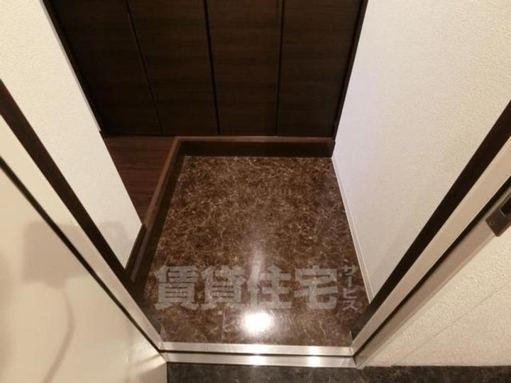 アイカーサ富小路の玄関