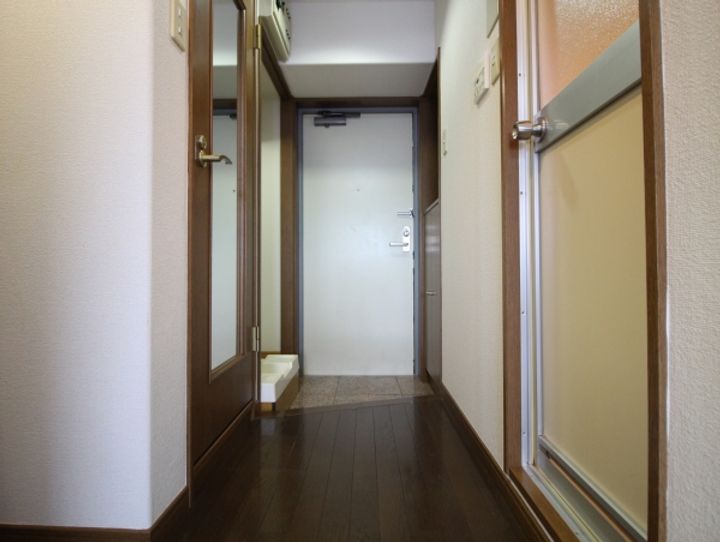 エレガンス佐貫の玄関