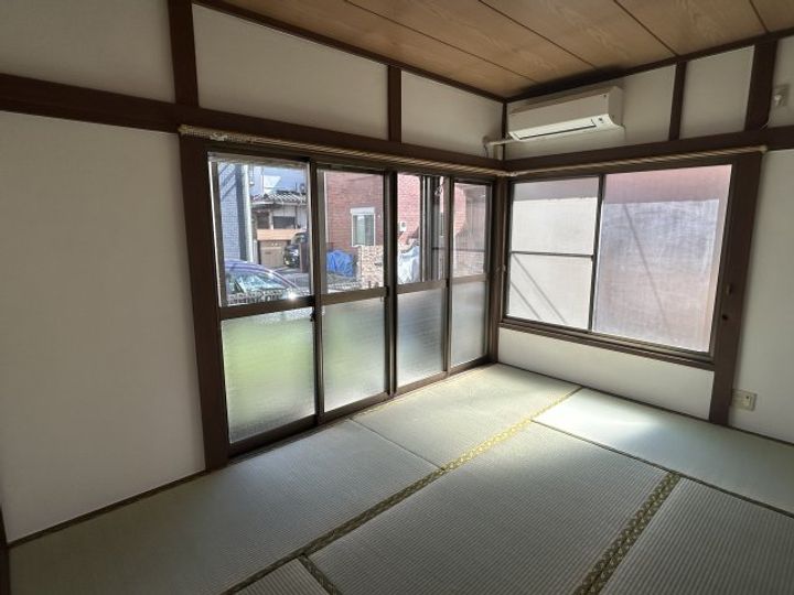 シャトークボタの居間