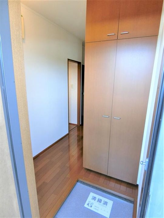 カルボナーラ Bの玄関