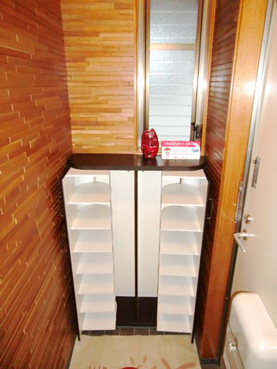 クレスト塚原の玄関