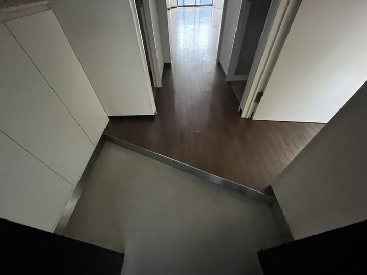 ブルーエスの玄関